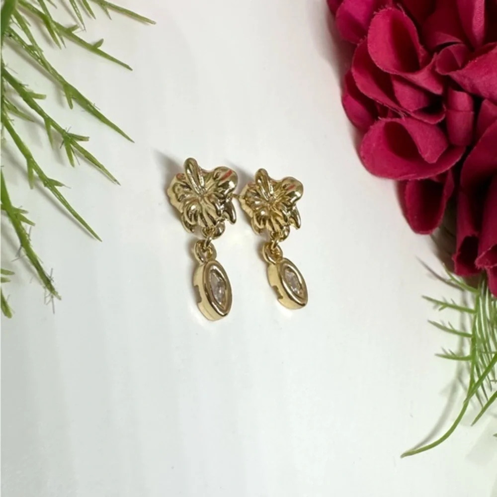 NEW⚜️Dainty Orchid Crystal Dangly Earrings